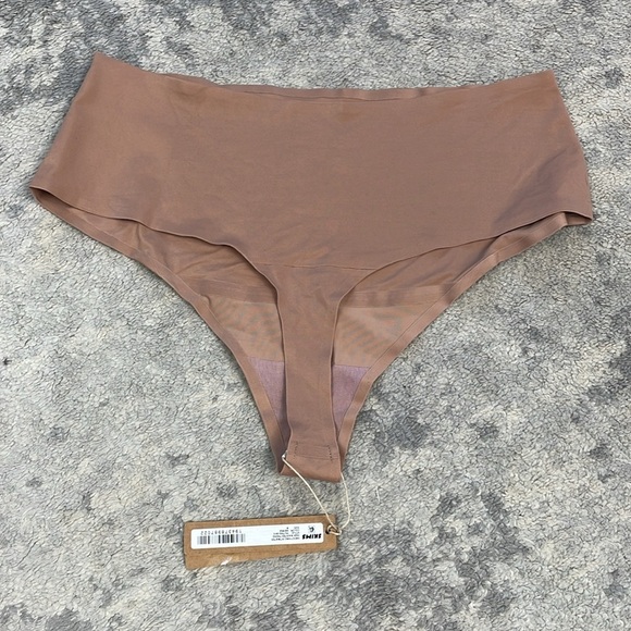 NWT Skims Smoothing Intimates High Waisted Thong Panty Sienna Beige Sz M - Picture 3 of 7